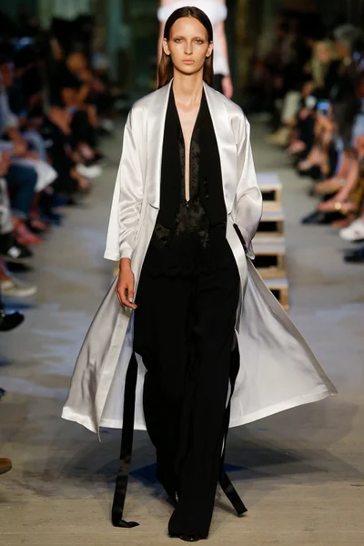 Look 12
